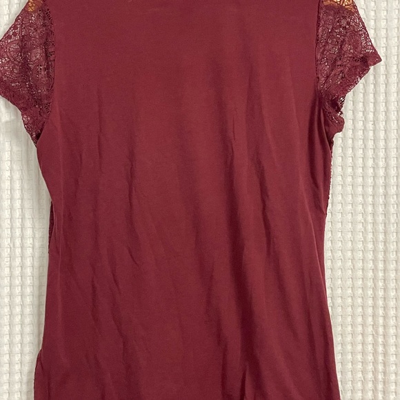 Van Heusen Top | Size Medium - Picture 4 of 4